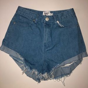 NWT Princess Polly pale blue denim shorts!!💙